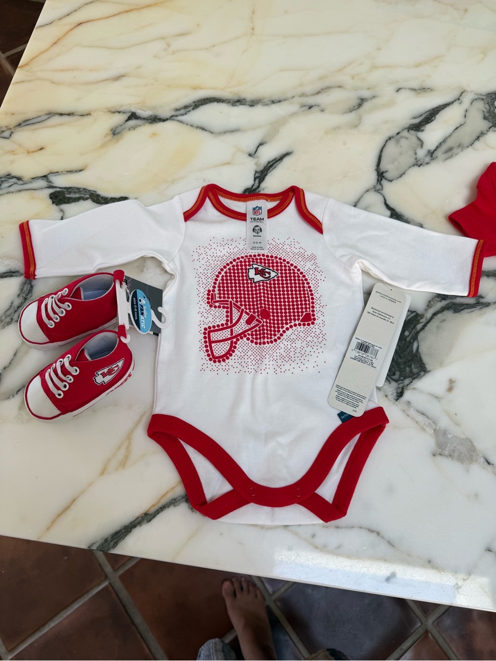 Set of 6 Chiefs Bodysuits 0-3 months - Picture 4 of 5